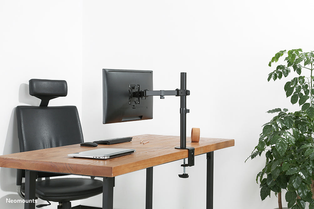 FPMA-D550BLACK is een bureausteun met 3 draaipunten voor flat screens t/m 32 inch - Zwart