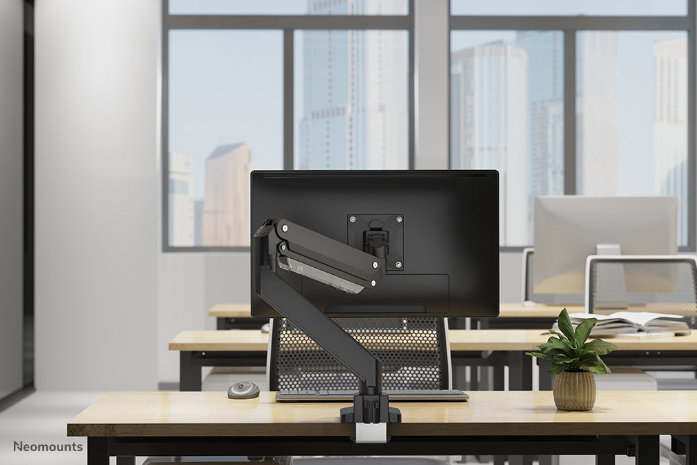 NM-D775BLACK is een gasgeveerde bureausteun voor flat screens t/m 32 inch (81 cm) - Zwart