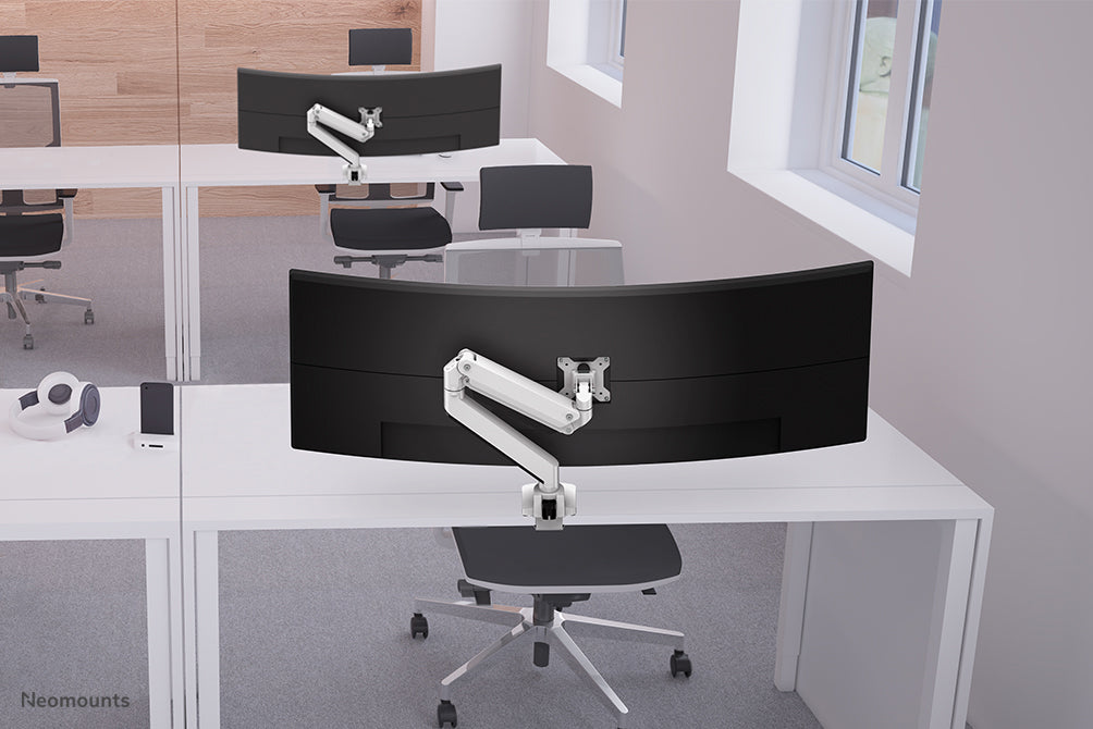 NM-D775WHITEPLUS is een gasgeveerde bureausteun voor curved monitors t/m 49 inch (124 cm) - Wit