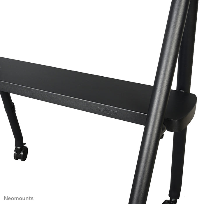 NS-M1500BLACK is een verrijdbaar meubel voor flat screens t/m 65 inch (165 cm). Incl. laptop plateau - Zwart